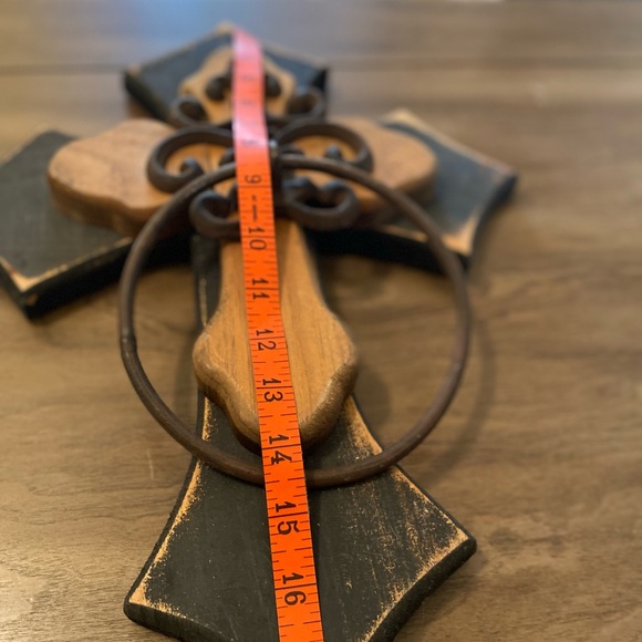 Black and brown cross - Picture 2 of 2